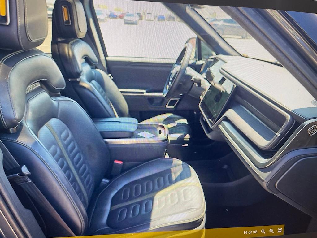 Thumbnail: 2024 Rivian R1S - 8