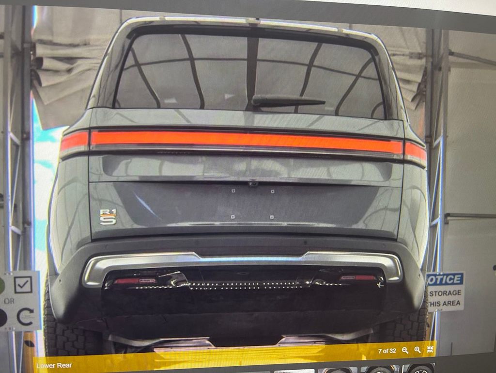 Thumbnail: 2024 Rivian R1S - 10