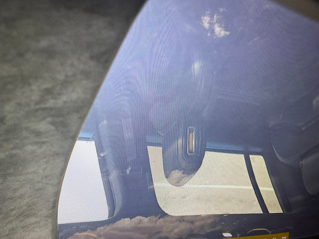 Thumbnail: 2024 Rivian R1S - 12