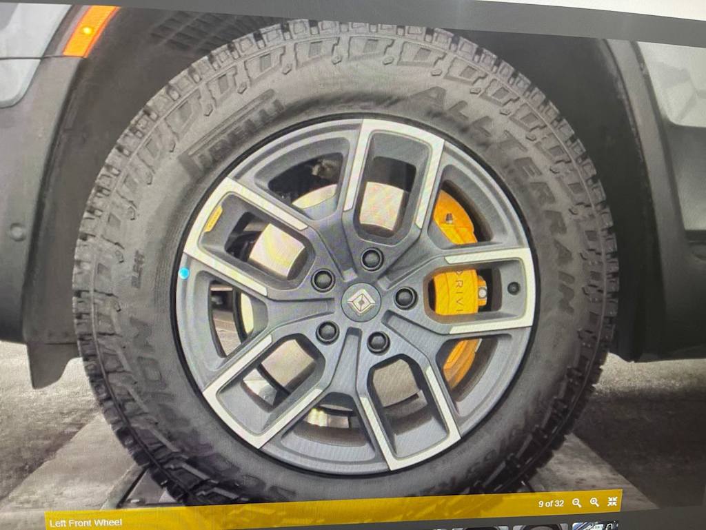 Thumbnail: 2024 Rivian R1S - 6