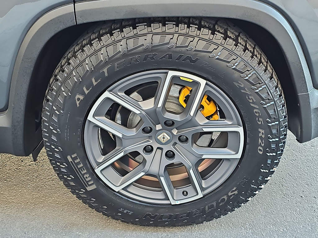 Thumbnail: 2024 Rivian R1S - 8