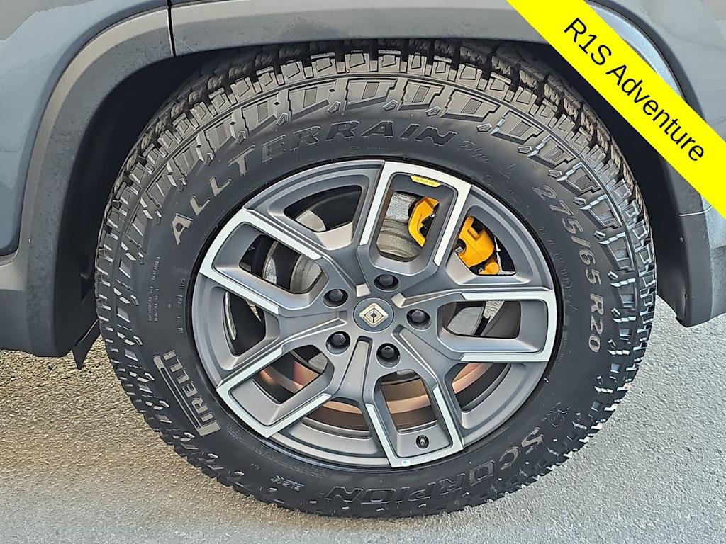 Thumbnail: 2024 Rivian R1S - 8
