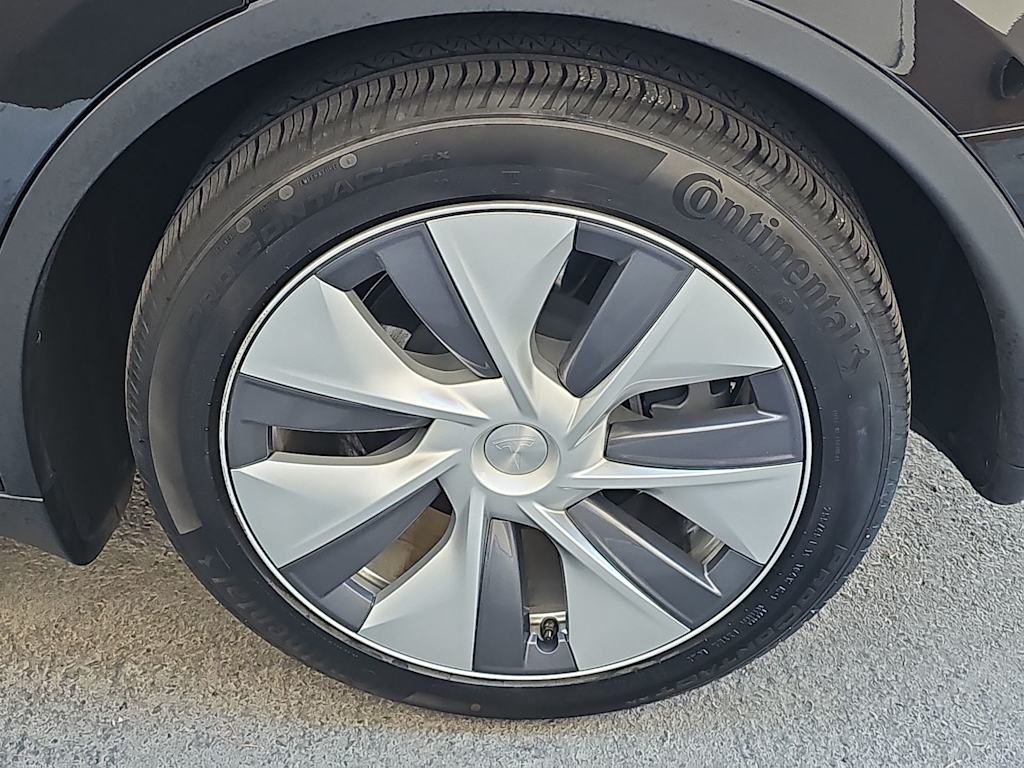 Thumbnail: 2023 Tesla Model Y - 8