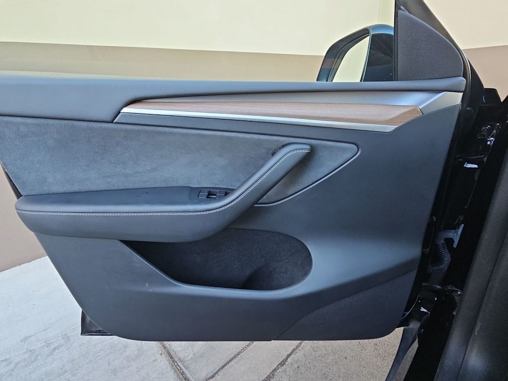 Thumbnail: 2023 Tesla Model Y - 27