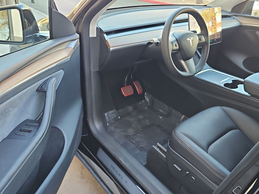Thumbnail: 2023 Tesla Model Y - 10
