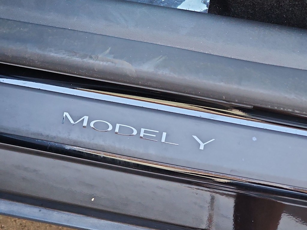 Thumbnail: 2023 Tesla Model Y - 7