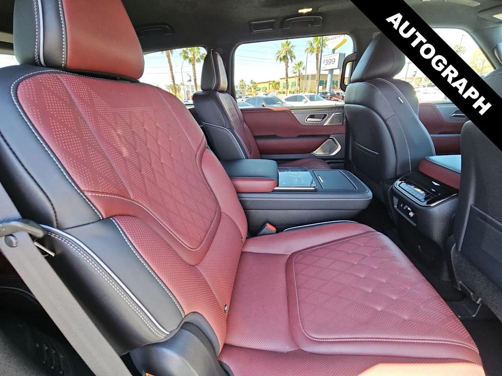 Thumbnail: 2025 INFINITI QX80 - 12