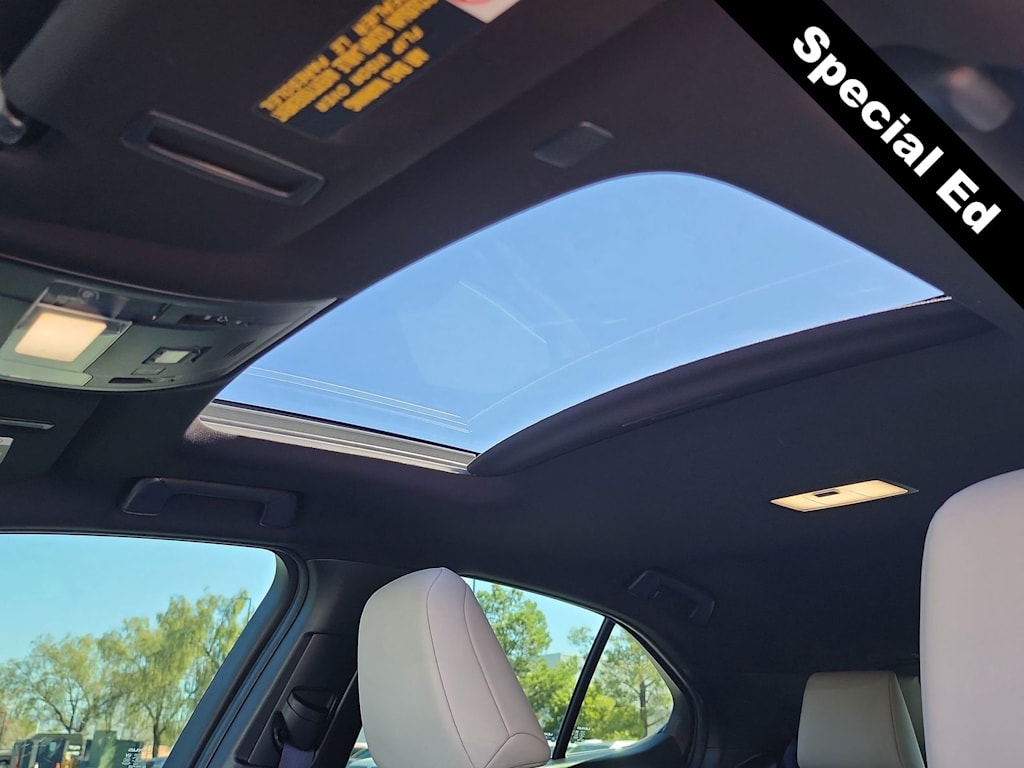 Thumbnail: 2021 Lexus UX - 28