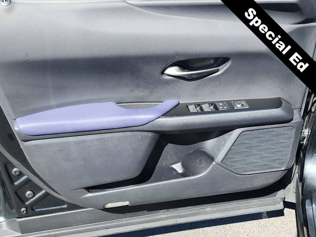 Thumbnail: 2021 Lexus UX - 27