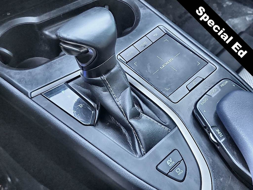 Thumbnail: 2021 Lexus UX - 16