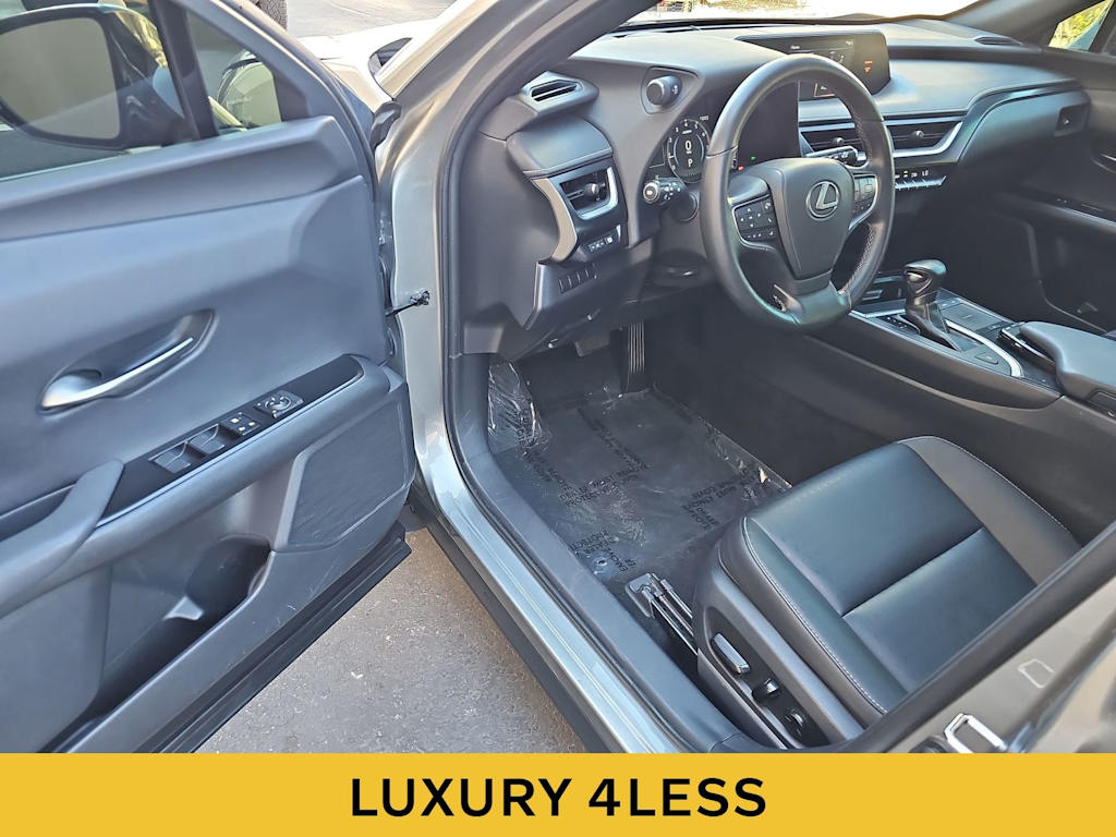 Thumbnail: 2019 Lexus UX - 2