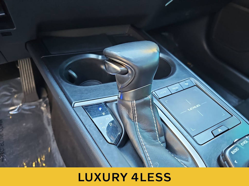 Thumbnail: 2019 Lexus UX - 22