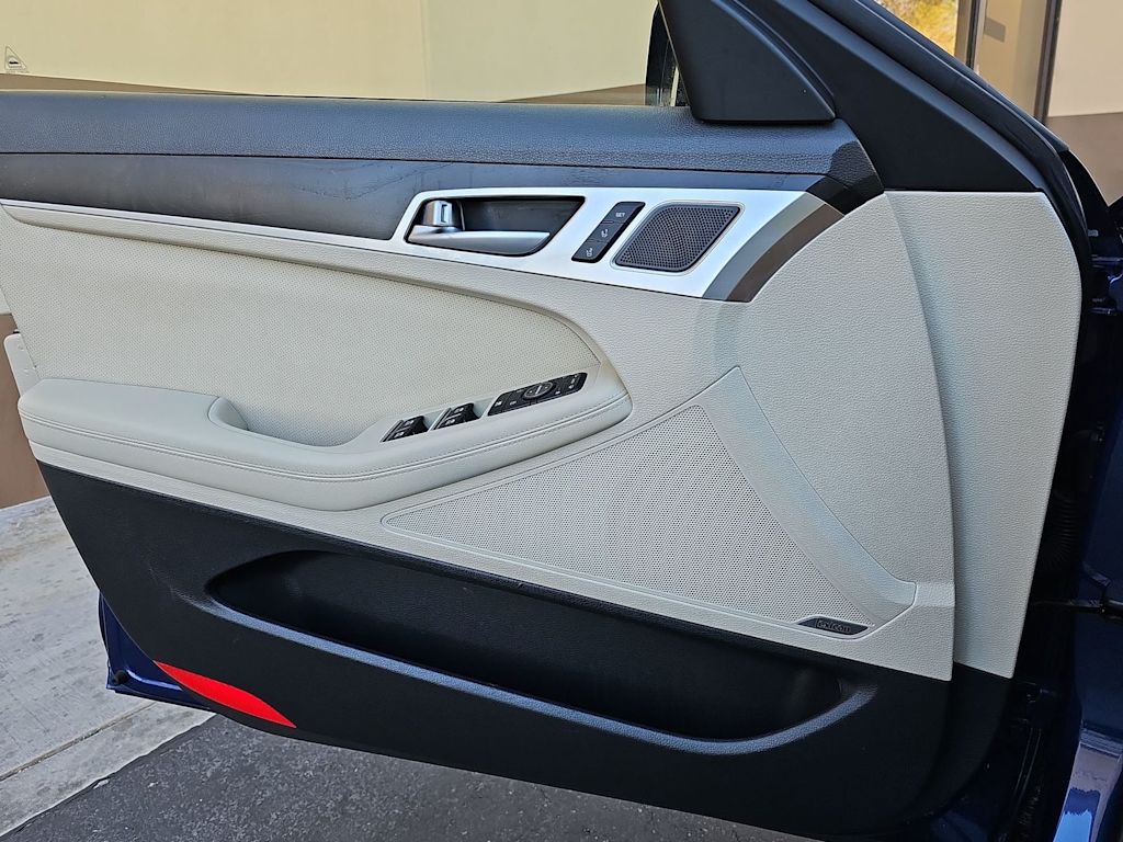 Thumbnail: 2017 Genesis G80 - 27