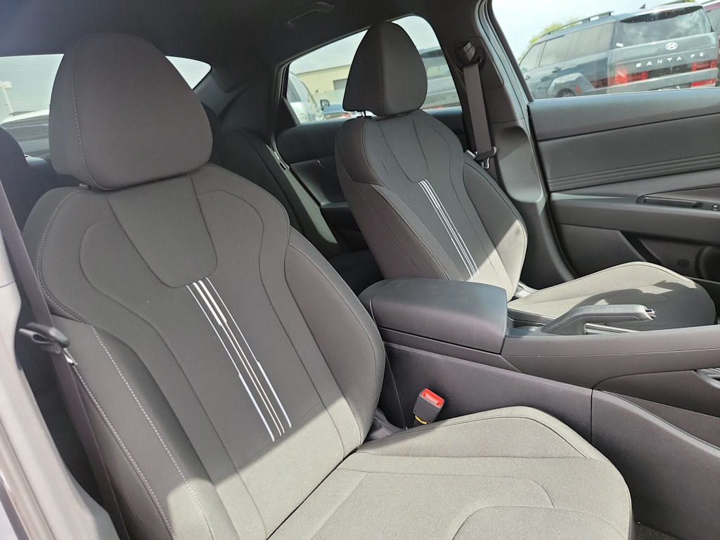 Thumbnail: 2025 Hyundai Elantra - 11