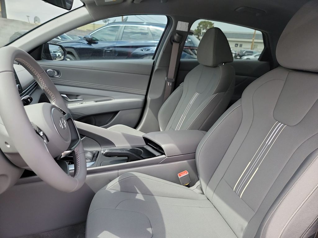 Thumbnail: 2025 Hyundai Elantra - 11