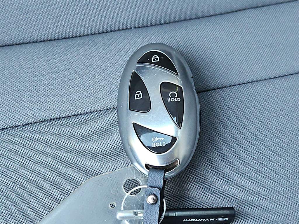 Thumbnail: 2025 Hyundai Elantra - 17