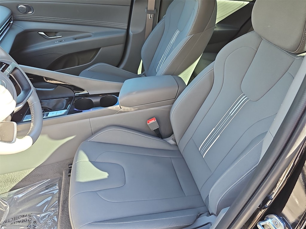 Thumbnail: 2024 Hyundai Elantra - 9