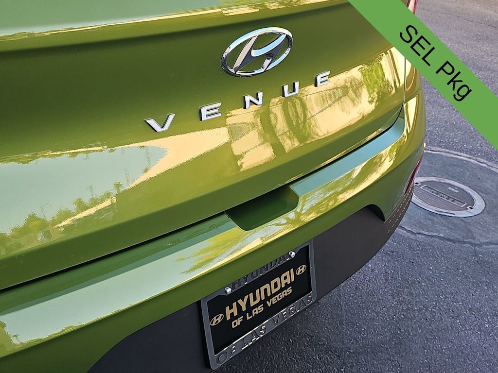 Thumbnail: 2023 Hyundai Venue - 7