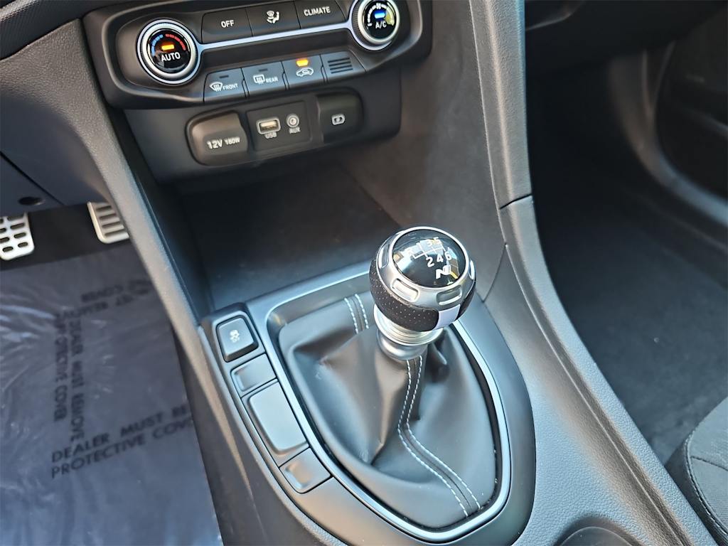 Thumbnail: 2020 Hyundai Veloster - 16