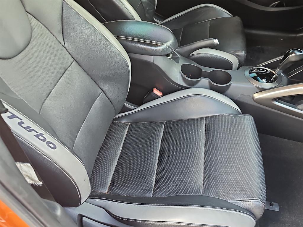 Thumbnail: 2016 Hyundai Veloster - 23