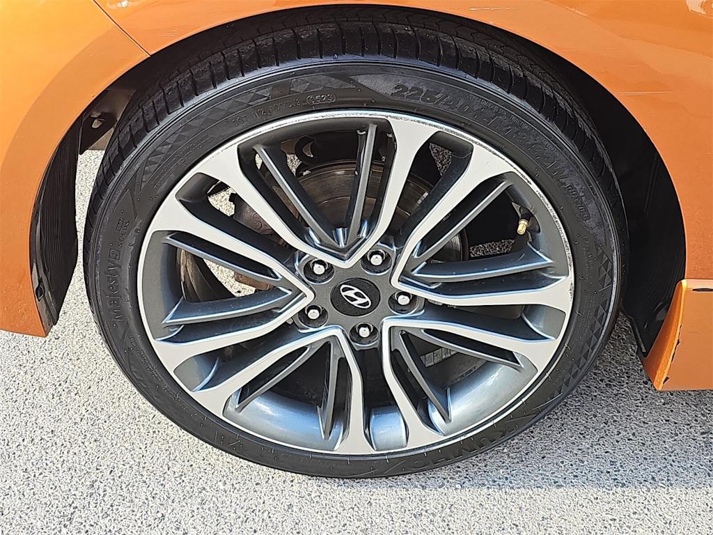 Thumbnail: 2016 Hyundai Veloster - 8