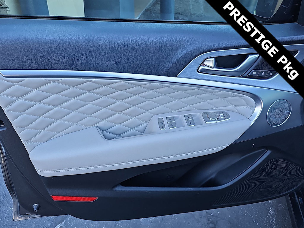 Thumbnail: 2020 Genesis G70 - 29