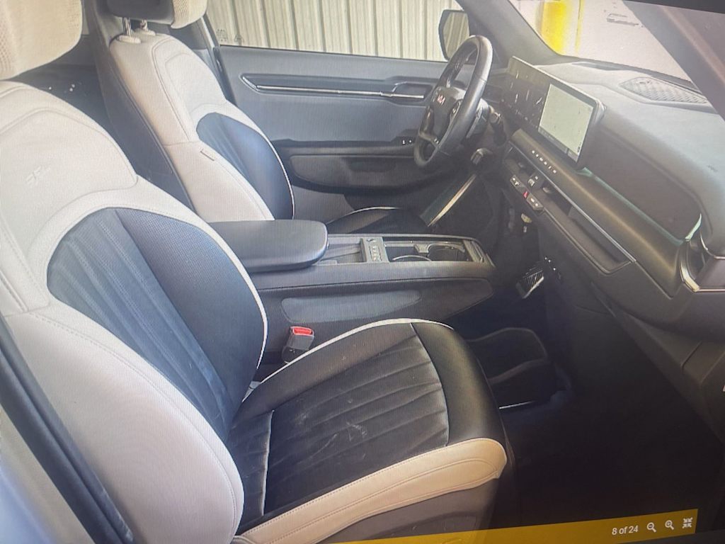 Thumbnail: 2024 Kia EV9 - 8