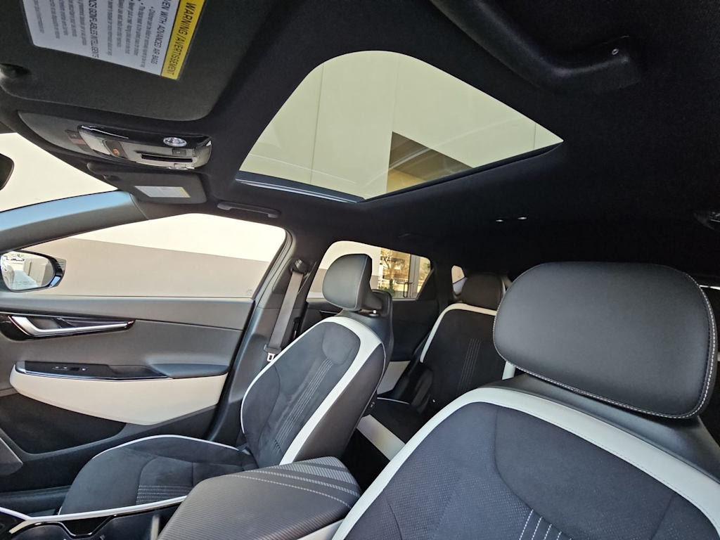 Thumbnail: 2023 Kia EV6 - 29