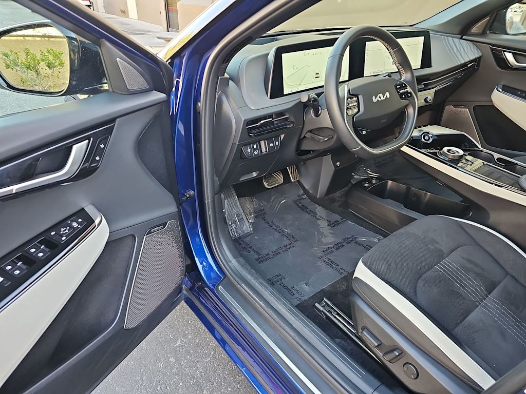 Thumbnail: 2023 Kia EV6 - 2