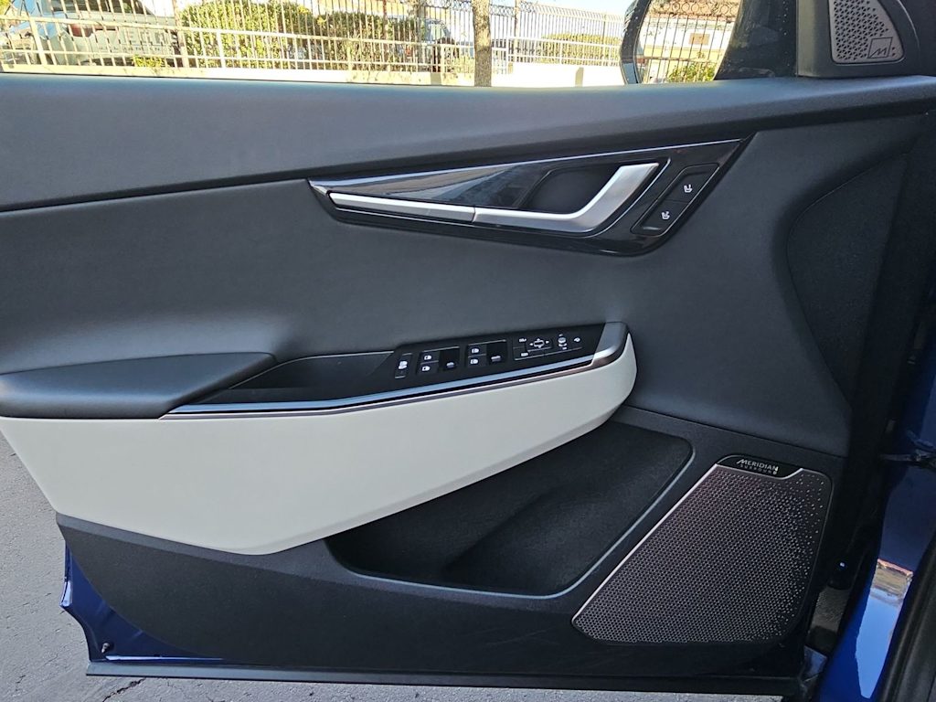 Thumbnail: 2023 Kia EV6 - 28