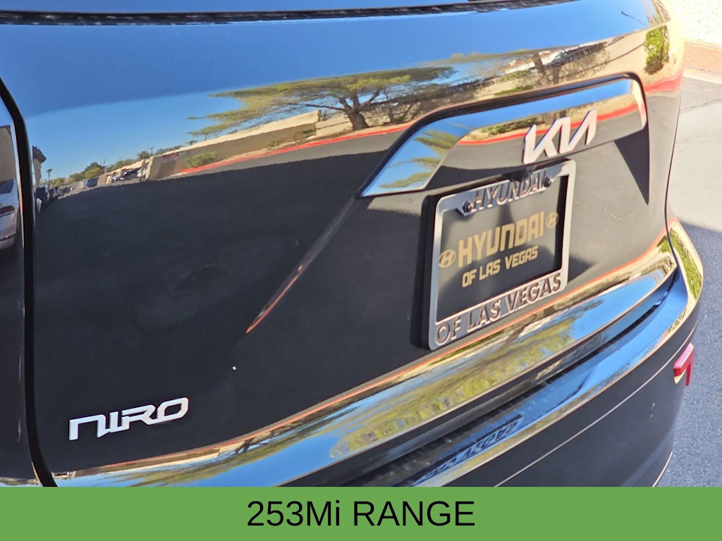Thumbnail: 2023 Kia Niro - 7