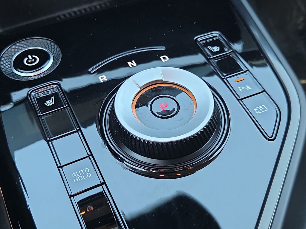 Thumbnail: 2023 Kia Niro - 25