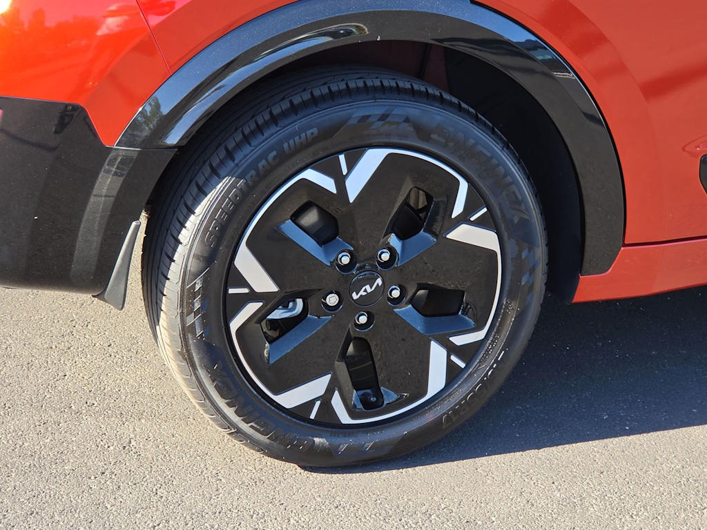 Thumbnail: 2023 Kia Niro - 8