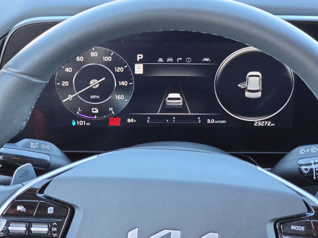 Thumbnail: 2023 Kia Niro - 17
