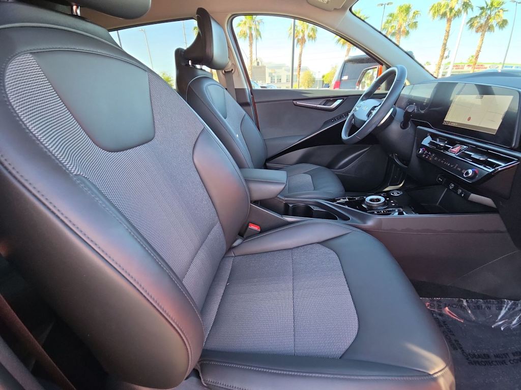 Thumbnail: 2023 Kia Niro - 24