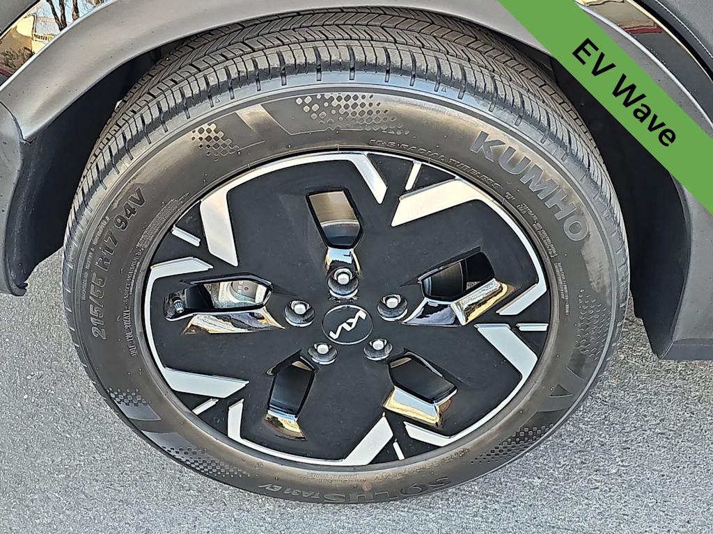 Thumbnail: 2024 Kia Niro - 7