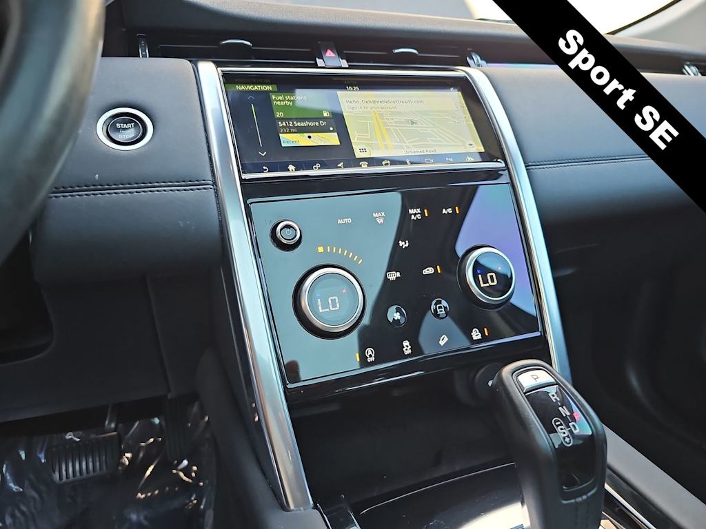 Thumbnail: 2020 Land Rover Discovery Sport - 15
