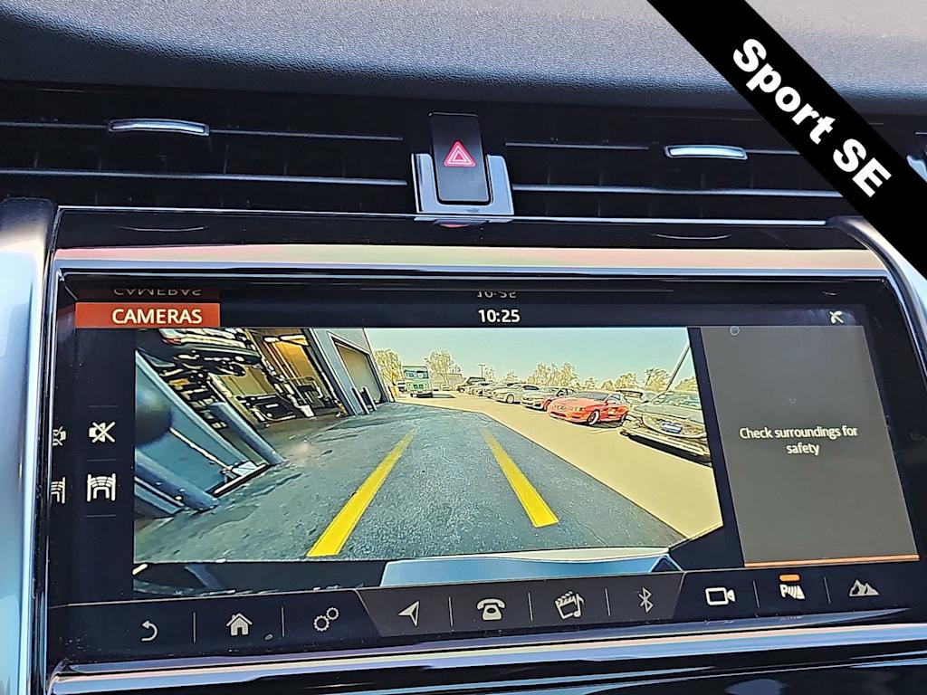 Thumbnail: 2020 Land Rover Discovery Sport - 14