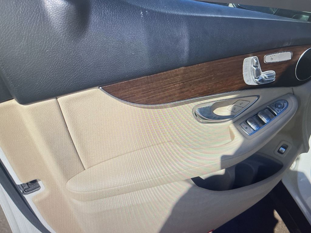 Thumbnail: 2022 Mercedes-Benz GLC - 9