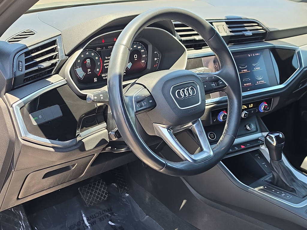 Thumbnail: 2022 Audi Q3 - 2