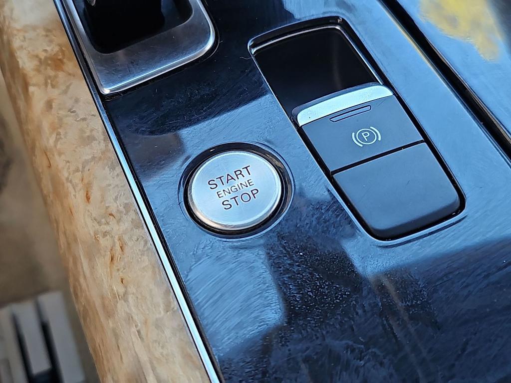 Thumbnail: 2013 Audi A8 - 25