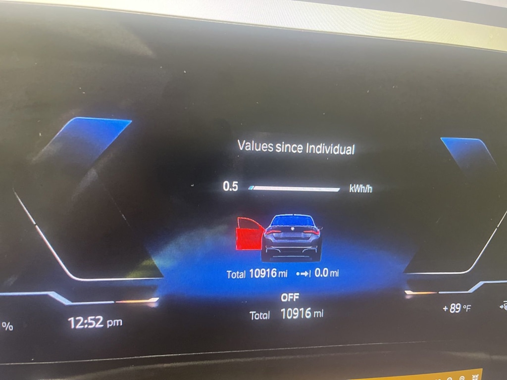Thumbnail: 2023 BMW i4 - 11
