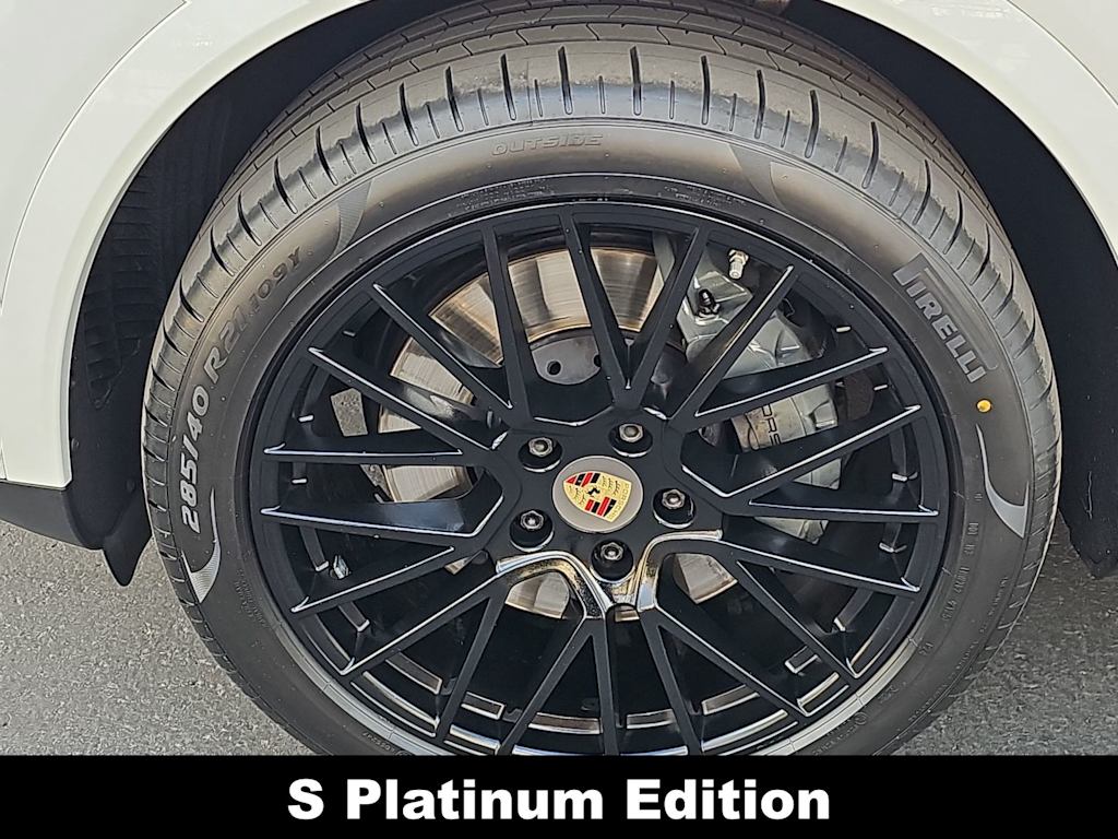 Thumbnail: 2023 Porsche Cayenne - 8