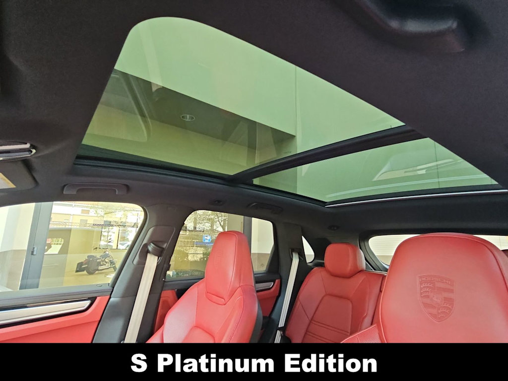 Thumbnail: 2023 Porsche Cayenne - 29