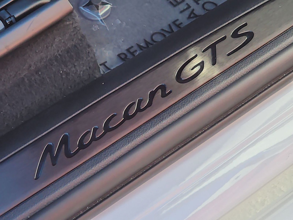Thumbnail: 2024 Porsche Macan - 7