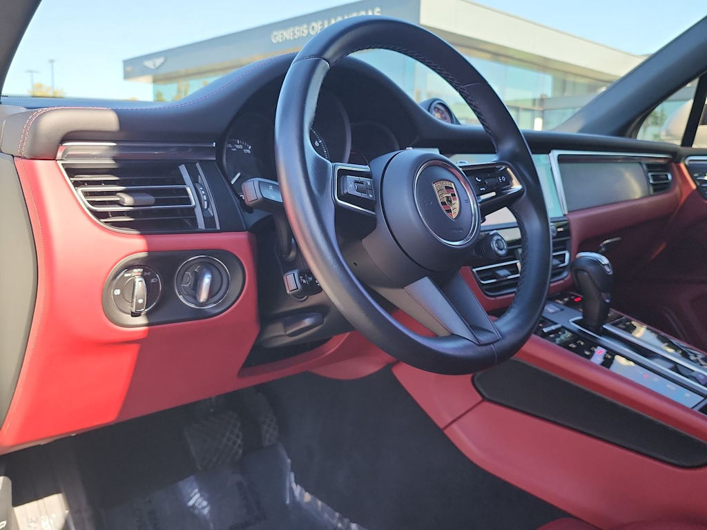 Thumbnail: 2024 Porsche Macan - 2