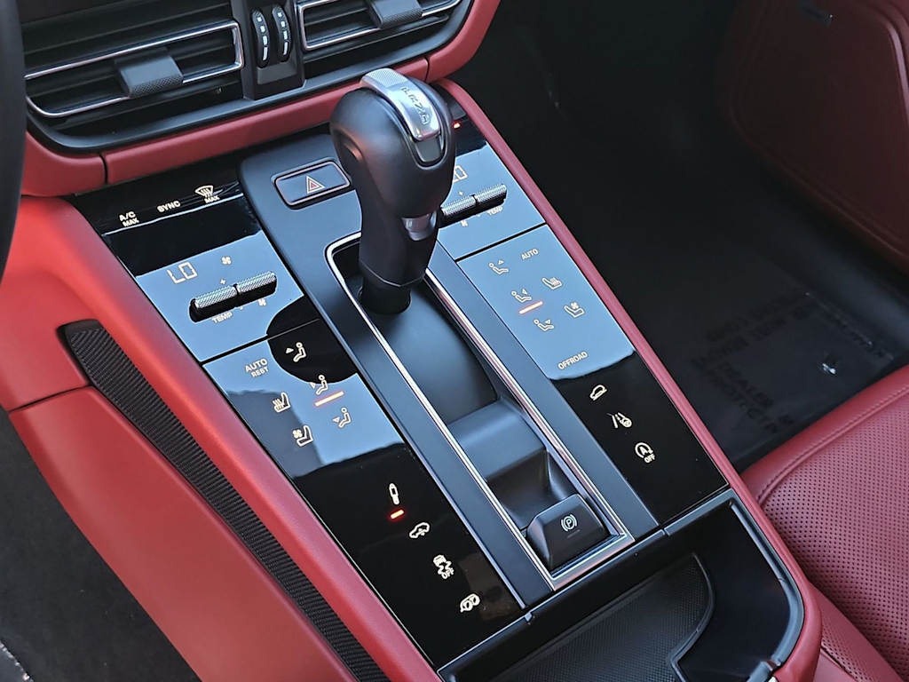 Thumbnail: 2024 Porsche Macan - 15