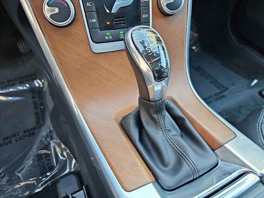 Thumbnail: 2017 Volvo XC60 - 15