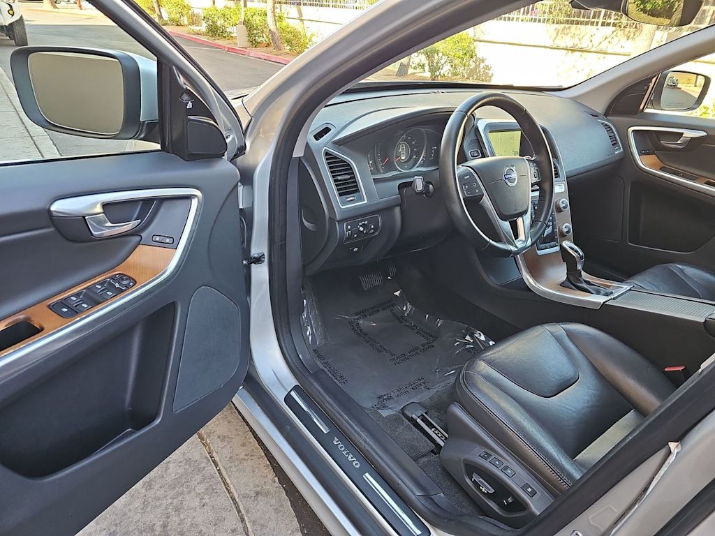 Thumbnail: 2017 Volvo XC60 - 2