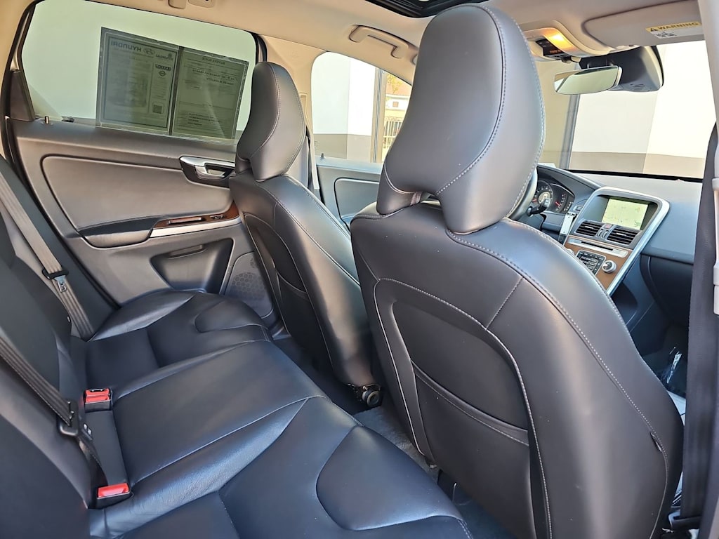 Thumbnail: 2017 Volvo XC60 - 12